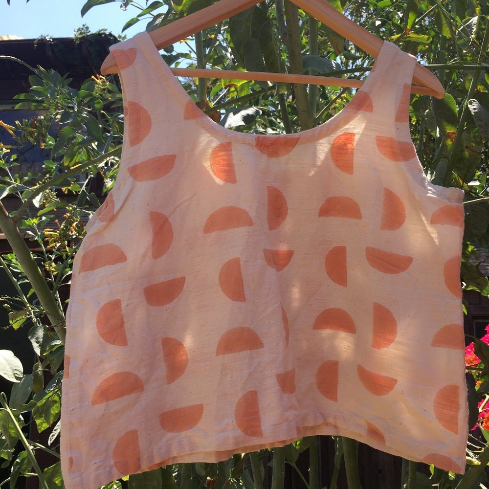 PO-EM Women’s Sleeveless Tank Top in cream with Peach Print - Picture 4 of 6